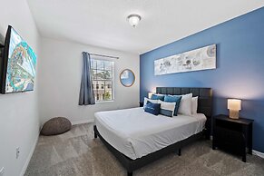 1888 Tropical Palms Circle