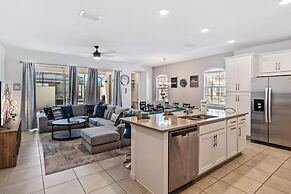 1888 Tropical Palms Circle