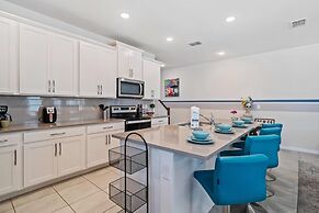 1888 Tropical Palms Circle