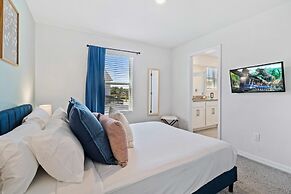 1888 Tropical Palms Circle