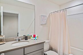 1832 Tropical Palms Circle