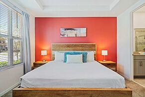 1832 Tropical Palms Circle