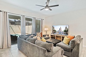 1832 Tropical Palms Circle