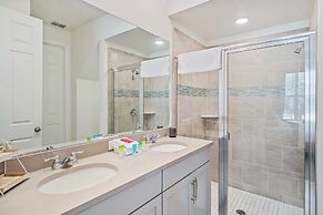 1832 Tropical Palms Circle