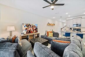 1832 Tropical Palms Circle