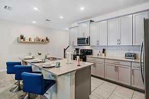 1832 Tropical Palms Circle