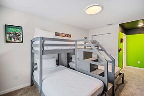 1832 Tropical Palms Circle