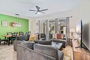 1832 Tropical Palms Circle