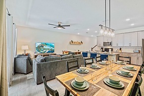 1832 Tropical Palms Circle