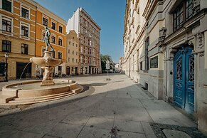 RentPlanet - plac Uniwersytecki