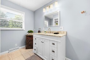 Serenity Shores, Tranquil Retreat in Traverse City