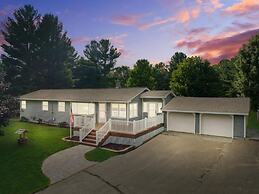 Serenity Shores, Tranquil Retreat in Traverse City