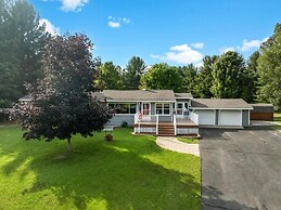 Serenity Shores, Tranquil Retreat in Traverse City