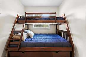 Serenity Shores, Tranquil Retreat in Traverse City