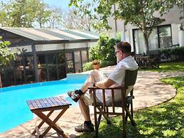 Room in Lodge - Luxury Suite 1 in Boutique Lodge With Free Savannah Ad