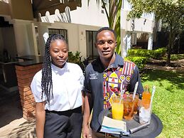 Room in Lodge - Luxury Suite 1 in Boutique Lodge With Free Savannah Ad