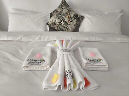 Room in Lodge - Luxury Suite 1 in Boutique Lodge With Free Savannah Ad