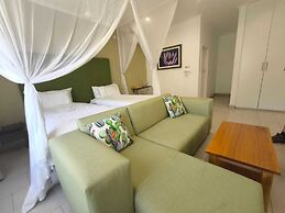 Room in Lodge - Luxury Suite 1 in Boutique Lodge With Free Savannah Ad