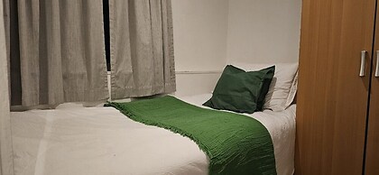 Sunny Home in Central London