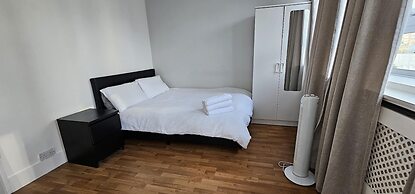 Sunny Home in Central London