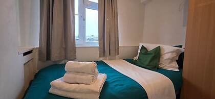 Sunny Home in Central London