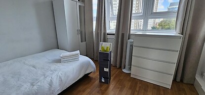 Sunny Home in Central London