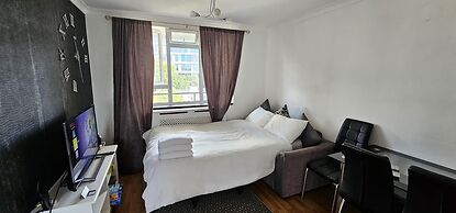 Sunny Home in Central London