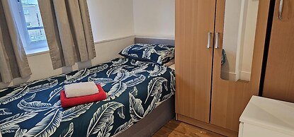 Sunny Home in Central London