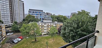 Sunny Home in Central London