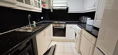 Sunny Home in Central London