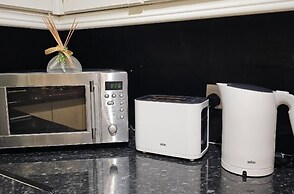 Sunny Home in Central London