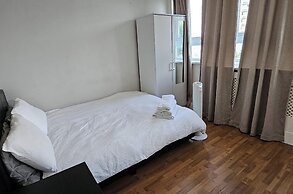 Sunny Home in Central London