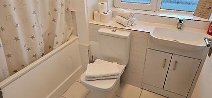 Sunny Home in Central London