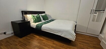 Sunny Home in Central London