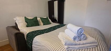 Sunny Home in Central London