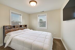 Dog-friendly Blue Island Apt w/ Backyard!