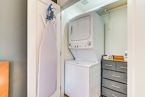 Walk to Shops & Restaurants: Chic Galveston Studio