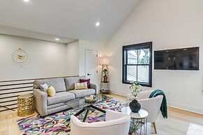 Walk to Shops & Restaurants: Chic Galveston Studio