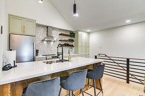 Walk to Shops & Restaurants: Chic Galveston Studio