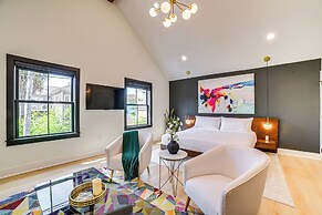 Walk to Shops & Restaurants: Chic Galveston Studio