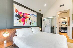 Walk to Shops & Restaurants: Chic Galveston Studio