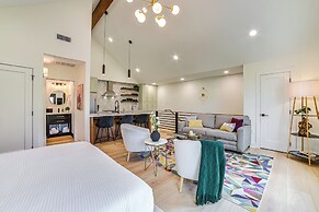 Walk to Shops & Restaurants: Chic Galveston Studio