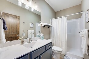 Branson Log Cabin Near Silver Dollar City & Lake!