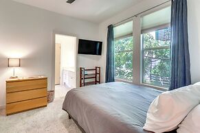 3 Mi to Dtwn: Centrally Located Austin Townhome