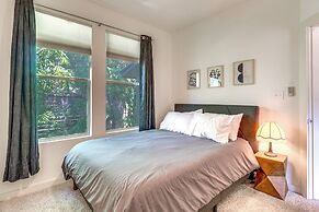 3 Mi to Dtwn: Centrally Located Austin Townhome