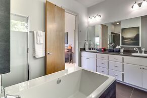 3 Mi to Dtwn: Centrally Located Austin Townhome