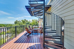 3 Mi to Dtwn: Centrally Located Austin Townhome