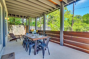 3 Mi to Dtwn: Centrally Located Austin Townhome