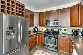 3 Mi to Dtwn: Centrally Located Austin Townhome