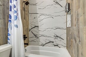 East Point Gem: 8 Mi to Dtwn Atlanta!